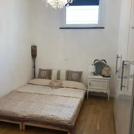 아파트 Elegant Mansard In The Historic Port