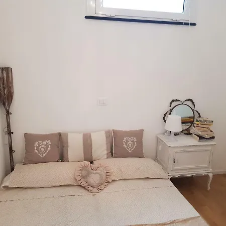 Apartament Elegant Mansard In The Historic Port Savona